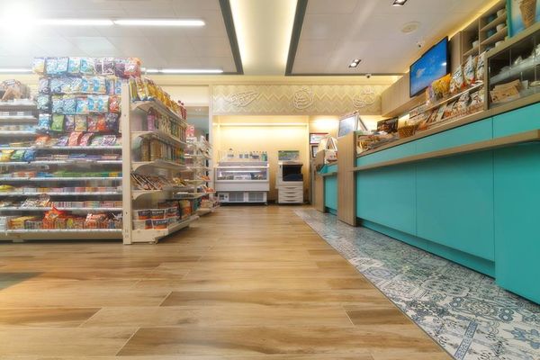 蒂芬妮藍超商內部